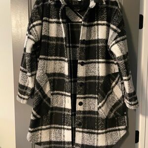 Evereve Black and White Plaid flannel Coat M